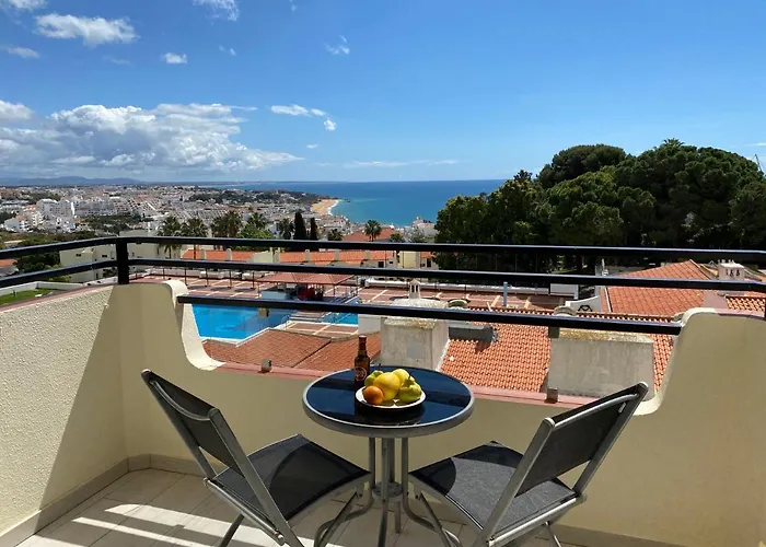 Apartamento Com Piscinas E Tenis - 7 Mins Da Praia